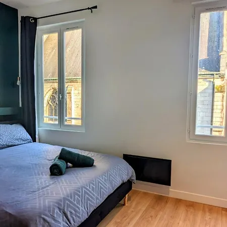 La Fleche Saint Vivien: Hypercentre & Cathedrale *