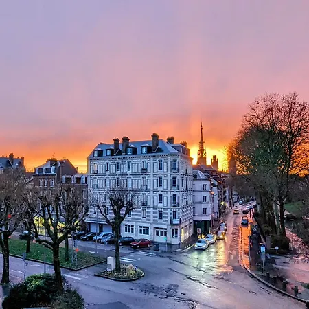 La Fleche Saint Vivien: Hypercentre & Cathedrale Rouen