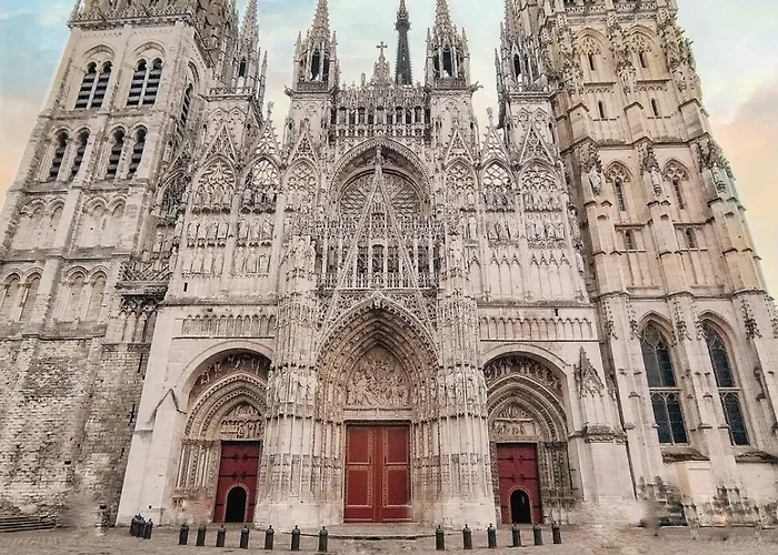 La Fleche Saint Vivien: Hypercentre & Cathedrale *