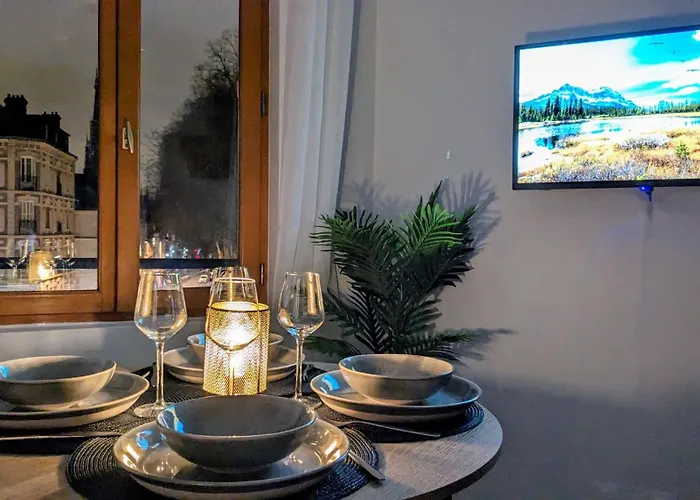 La Fleche Saint Vivien: Hypercentre & Cathedrale Rouen