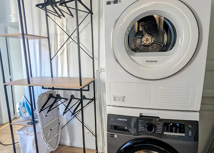 La Fleche Saint Vivien: Hypercentre & Cathedrale *