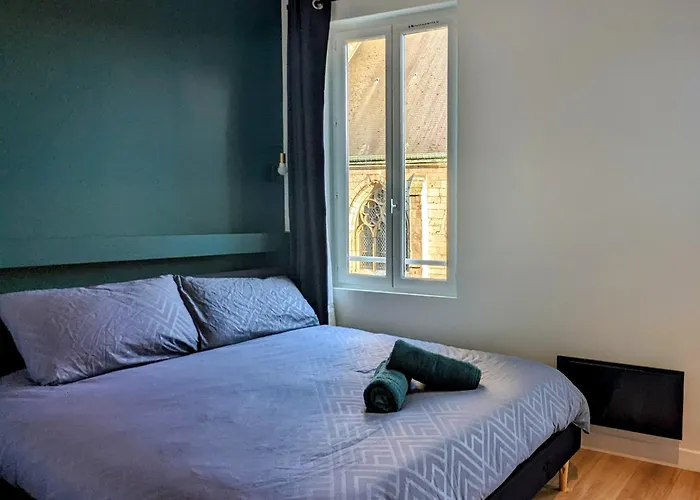 La Fleche Saint Vivien: Hypercentre & Cathedrale