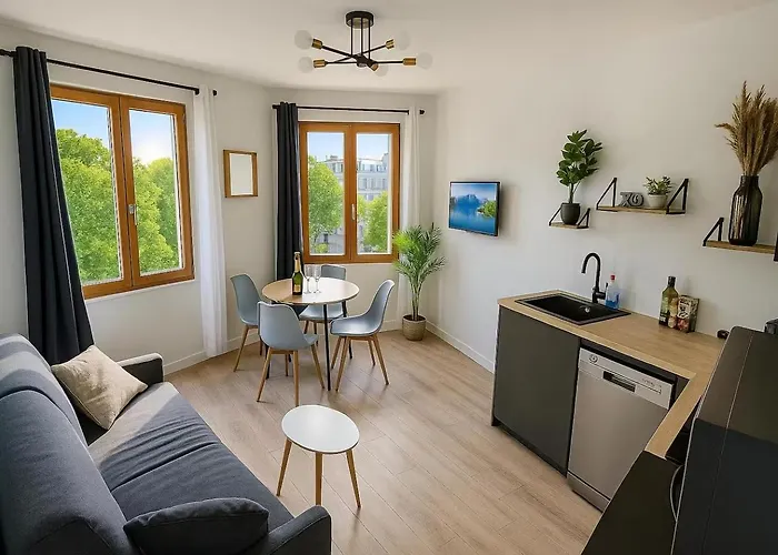 La Fleche Saint Vivien: Hypercentre & Cathedrale Apartment *